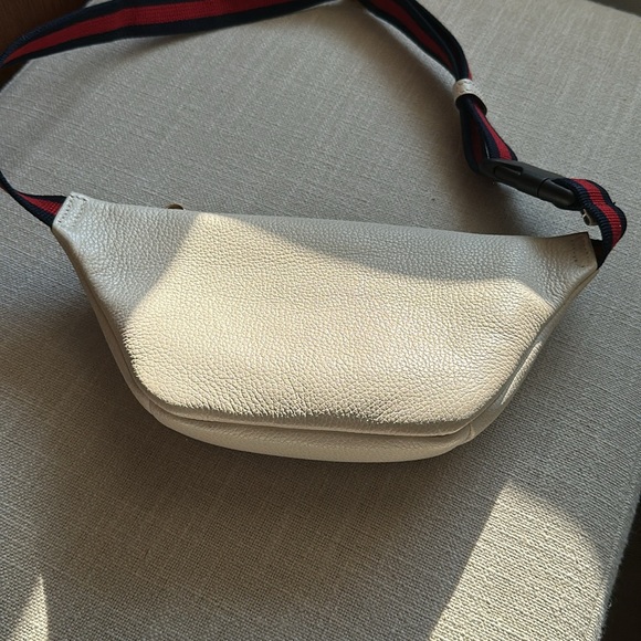 💯 Authentic Gucci Fanny Pack Small Size in EUC - Picture 4 of 5